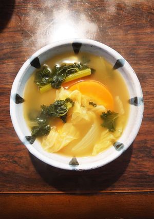 葉野菜&根菜でカレーコンソメスープ-レシピのメイン写真