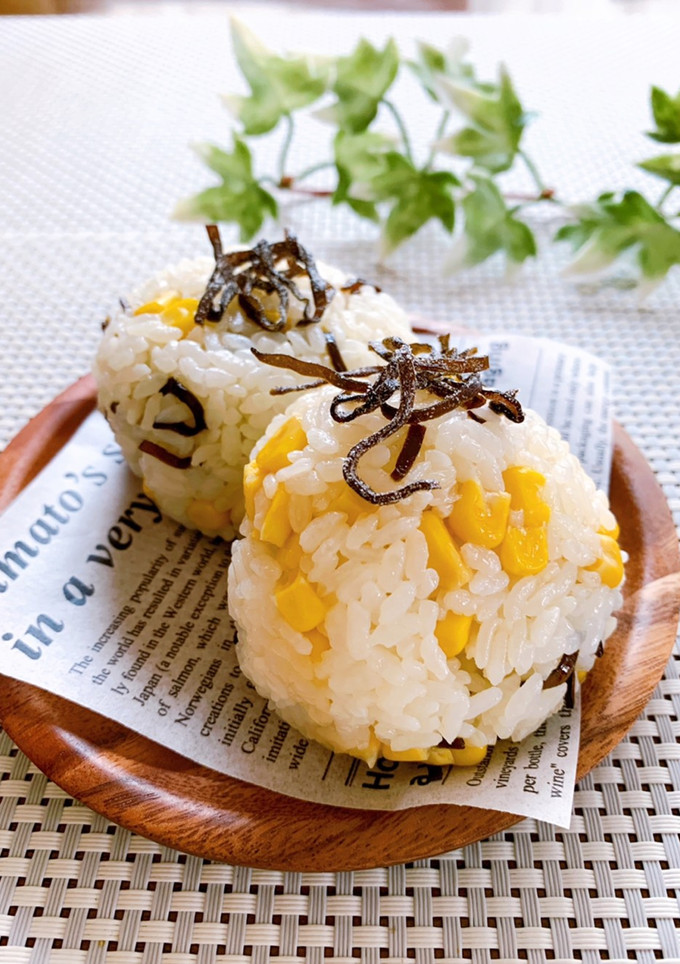 塩昆布とコーンの洋風おにぎり-レシピのメイン写真