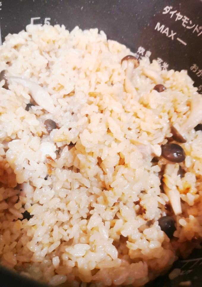 鶏とシメジの炊き込みご飯-レシピのメイン写真