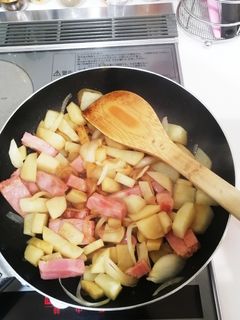 じゃがいもとベーコンとコンソメ炒め-レシピのメイン写真