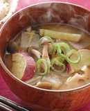 噛む・噛む♪ゴロッと根菜のおみそ汁