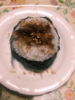 鰹節と梅干しの海苔巻きおむすび-レシピのメイン写真