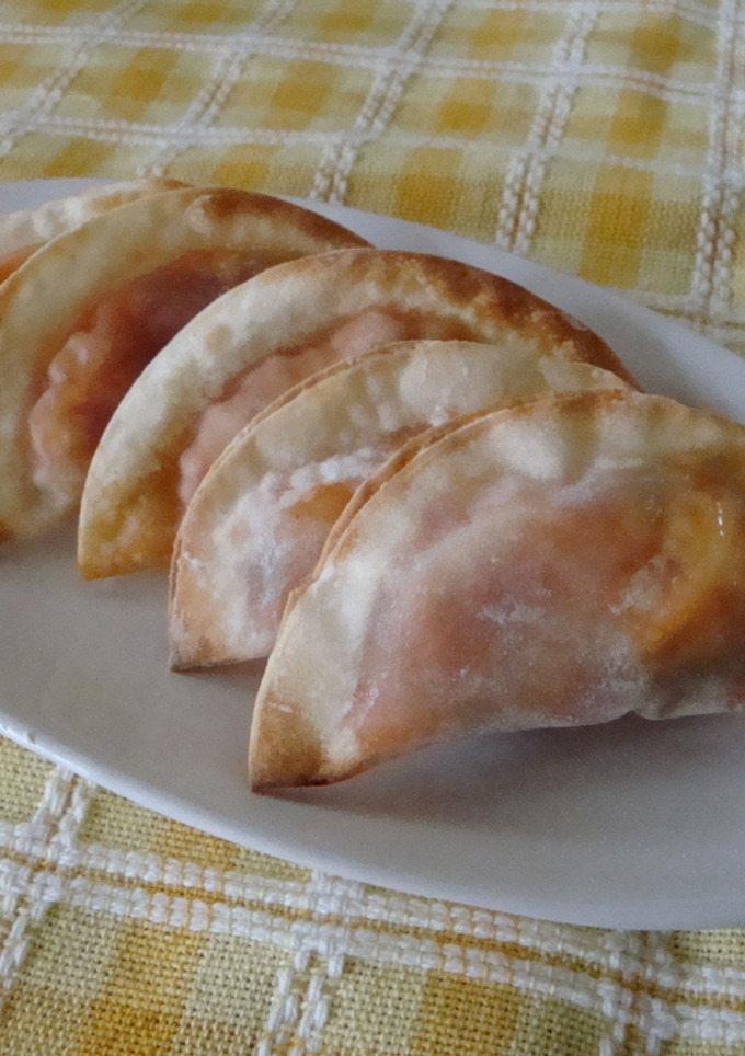 ソースがとろ～り♪餃子の皮で包みピザ-レシピのメイン写真