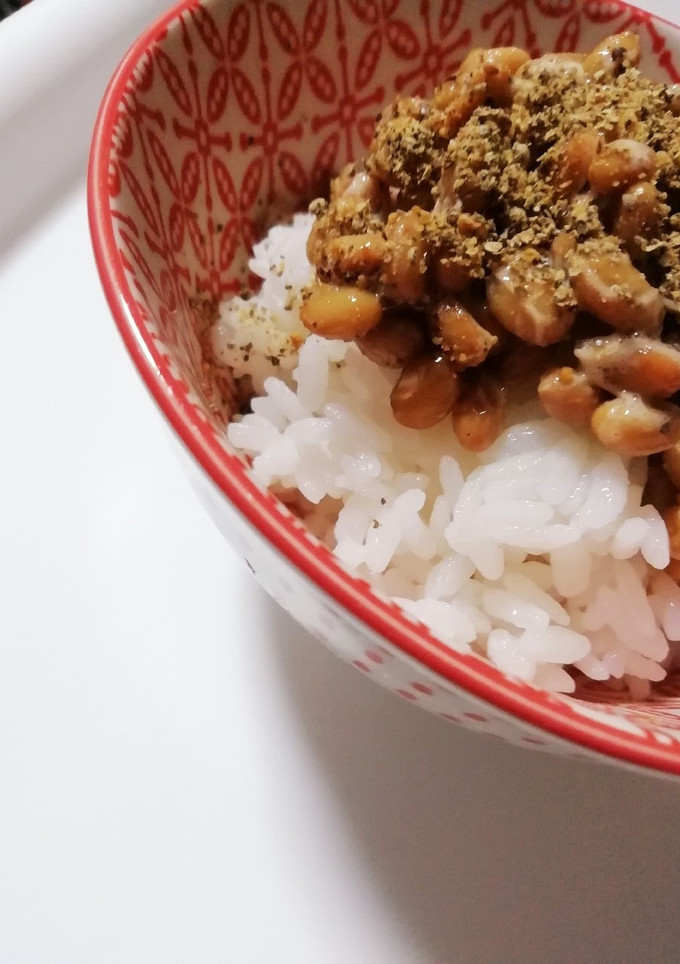 納豆ご飯に、すりエゴマ☆えごまの実-レシピのメイン写真