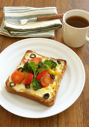 彩り野菜のアンチョビチーズトースト-レシピのメイン写真