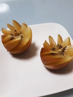 キウィの簡単飾り切り(斬新斜め切り)-レシピのメイン写真