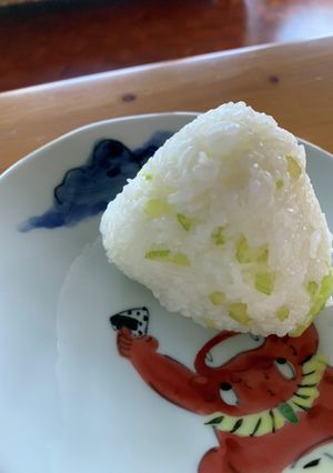 セロリのお結び(寿司飯で)-レシピのメイン写真
