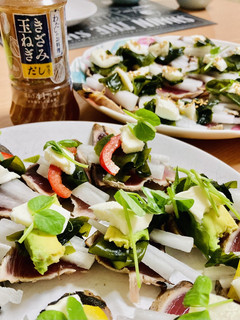 鰹タタキを きざみ玉ねぎだし仕立てで-レシピのメイン写真