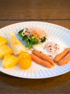 我が家の朝食 ぱっかーんウインナーエッグ-レシピのメイン写真