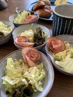 燻製薄切りハムでバラのサラダ-レシピのメイン写真