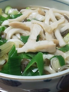 天然ブナシメジと早煮え昆布のうどん・激旨-レシピのメイン写真