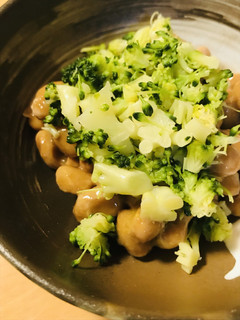毎日の納豆●茹で上げブロッコリーと-レシピのメイン写真
