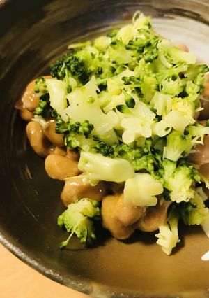毎日の納豆●茹で上げブロッコリーと-レシピのメイン写真