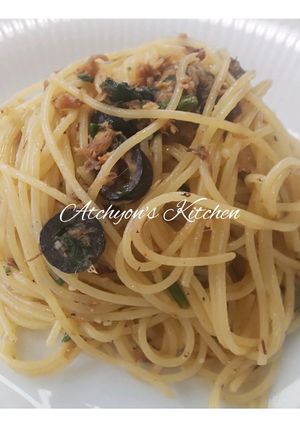 簡単！鯖味噌煮缶と春菊のオイルパスタ-レシピのメイン写真