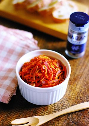 スパイシーな★人参とベーコンのバター炒め-レシピのメイン写真