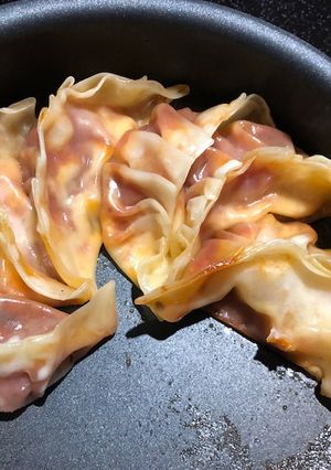 ひとくちカルツォーネ（包みピザ）風餃子-レシピのメイン写真