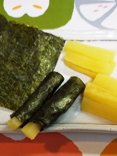 ヘルシーおつまみ☆焼き海苔の中にたくあん-レシピのメイン写真