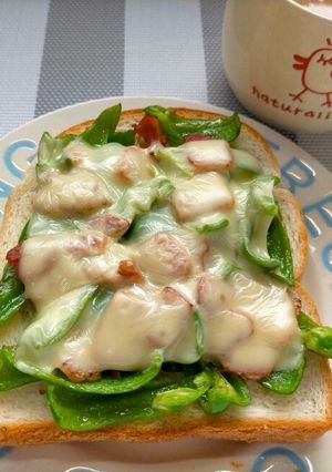ピーマンとベーコンのチーズ乗せトースト-レシピのメイン写真