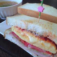รูปของ とろふわ♪チーズオムレツホットサンド