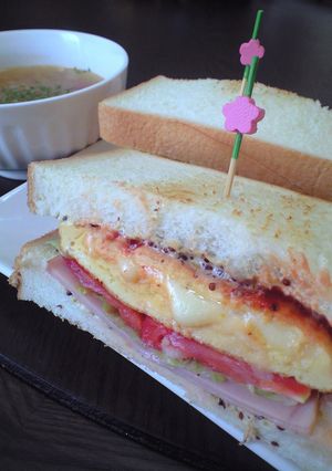 とろふわ♪チーズオムレツホットサンド-レシピのメイン写真