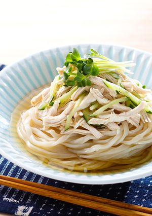 蒸し鶏ときゅうりのぶっかけうどん-レシピのメイン写真