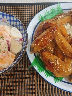 手羽先焼きと柿とりんごサラダ-レシピのメイン写真
