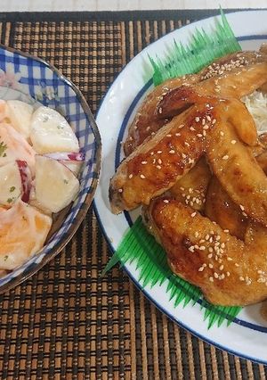 手羽先焼きと柿とりんごサラダ-レシピのメイン写真