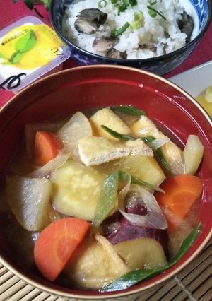さつまいもとうす揚げと長ネギのお味噌汁-レシピのメイン写真