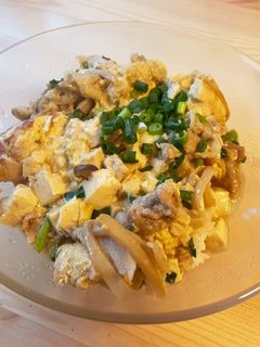 寄せ鍋のつゆで!豚肉とエリンギの卵とじ丼-レシピのメイン写真