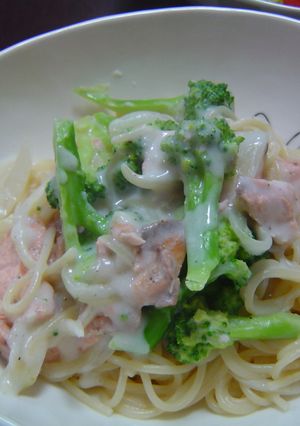 秋鮭でクリームパスタ-レシピのメイン写真