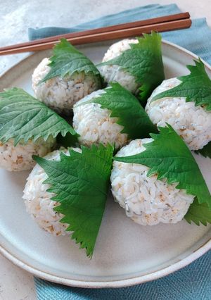 きび酢飯で手まり風しらすおにぎり-レシピのメイン写真