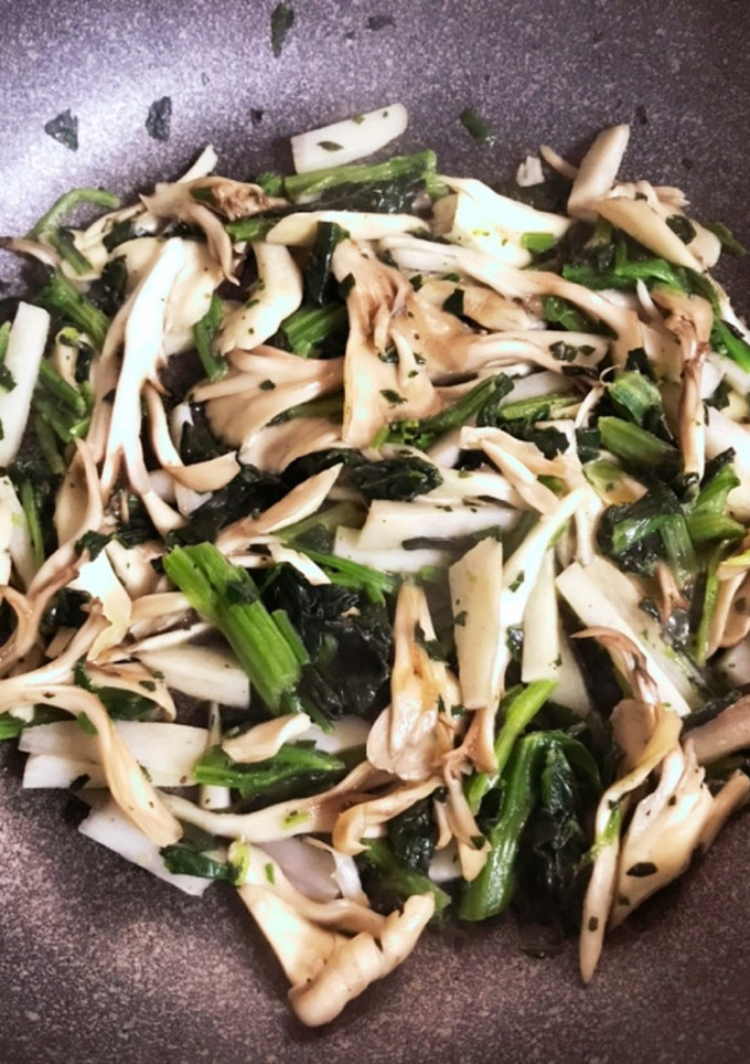 きのことほうれん草のバターソテー-レシピのメイン写真