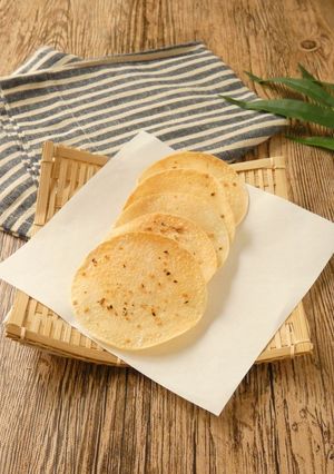材料4つ★餃子の皮チップ-レシピのメイン写真