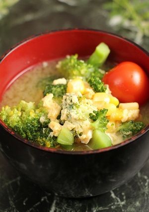 簡単！ブロッコリー卵のお味噌汁-レシピのメイン写真