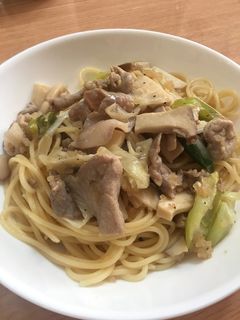 豚ときのこのバター醤油ペッパーdeパスタ-レシピのメイン写真