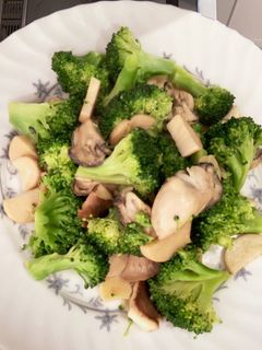 牡蠣とブロッコリーのガーリック醤油炒め-レシピのメイン写真