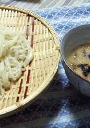 いくらとじゅんさい入り長芋汁で稲庭うどんを食す-レシピのメイン写真