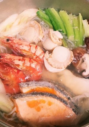 簡単！美味しい☆海鮮鍋♪(^-^)-レシピのメイン写真