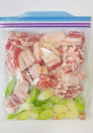 【下味冷凍】豚肉とネギの鶏ガラ蒸し-レシピのメイン写真