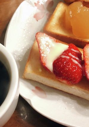 林檎の甘煮といちごのトースト-レシピのメイン写真