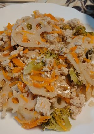 れんこんとブロッコリーの鶏ひき肉炒め-レシピのメイン写真