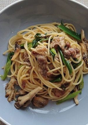 豚肉とまいたけと軟白葱のペペロンチーノ-レシピのメイン写真
