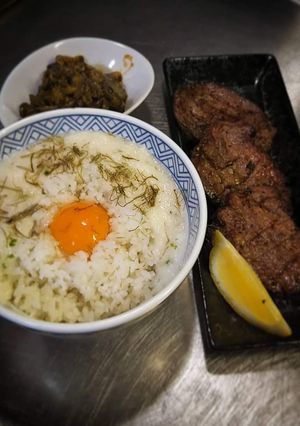 麦トロ飯と、牛タン焼き-レシピのメイン写真