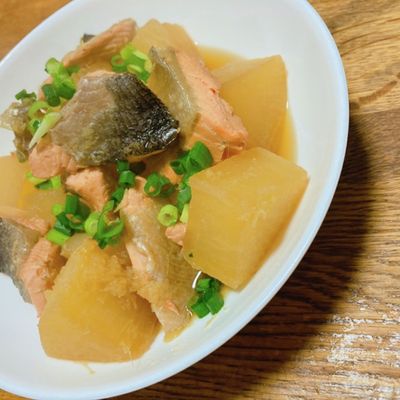 基本からアレンジまで！思わずつくりたくなる「鮭大根」のレシピ