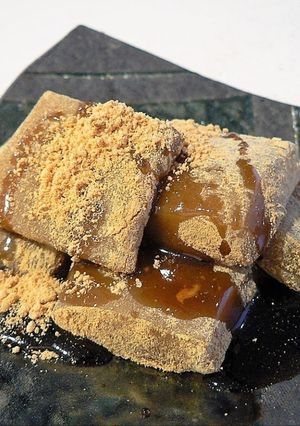 レンジで簡単！ぎゅうひ風黒みつきな粉餅-レシピのメイン写真