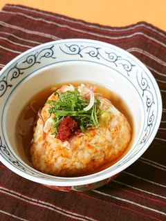 【美人レシピ】柿の種焼きおにぎり茶漬け-レシピのメイン写真