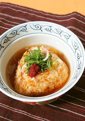 【美人レシピ】柿の種焼きおにぎり茶漬け-レシピのメイン写真