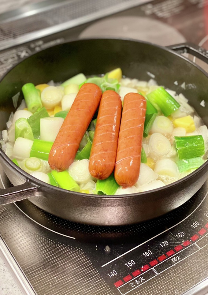 ネギとソーセージの煮込み-レシピのメイン写真