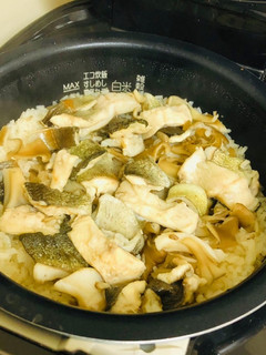 ニジマスと舞茸の炊き込みご飯-レシピのメイン写真