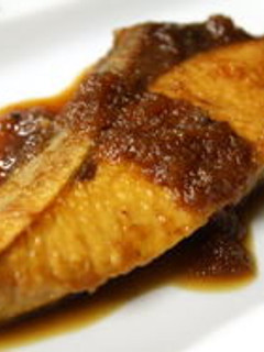 玉ねぎ醤油ダレで♪ブリのステーキ-レシピのメイン写真